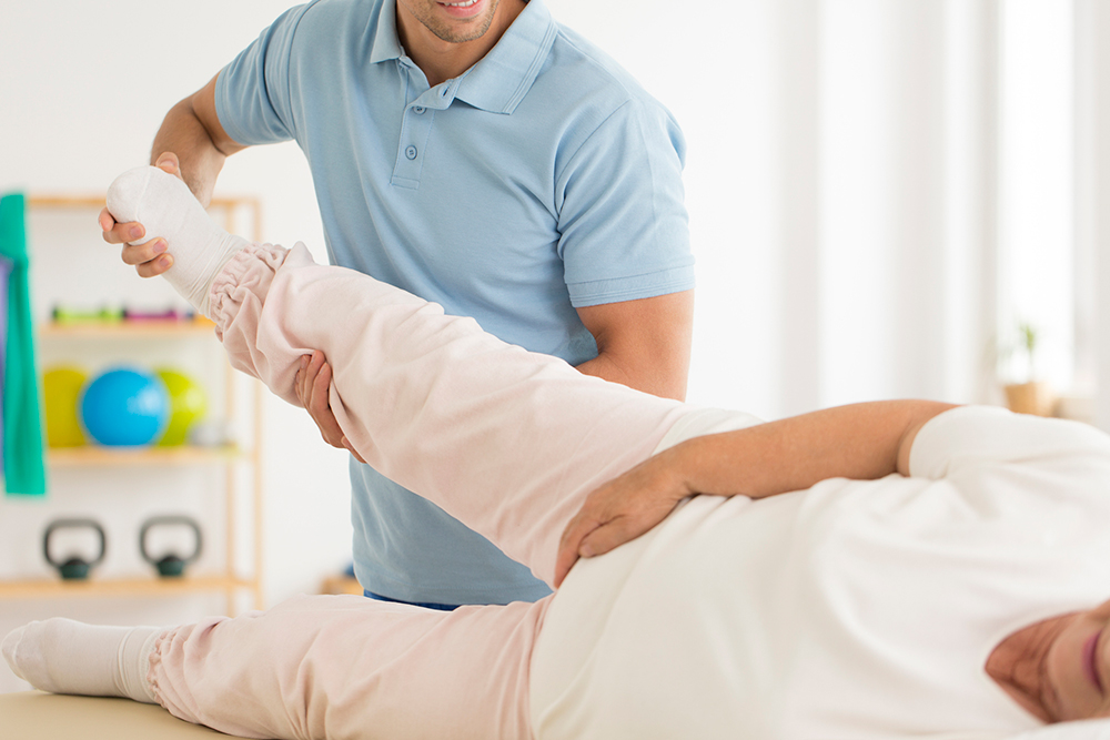 Image of physio helping with hip pain